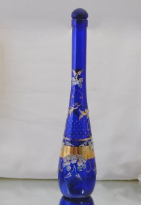 Старинно шише M216 с релефна декорация върху цветен кристал 