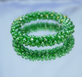 Гривна от кристали на ластична корда,зелена 