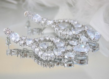 Луксозни обеци с кристали от колекция *Вечер* 