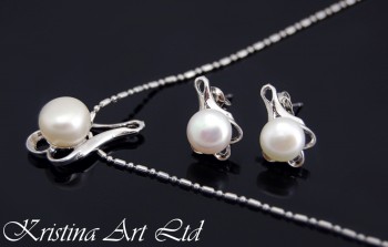 Подаръчен комплект от естествени бели перли 