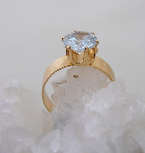 Позлатени пръстени  с бял кристал  