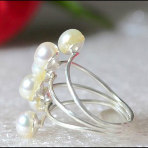 Сребърен пръстен с 6 бели естествeни перли 